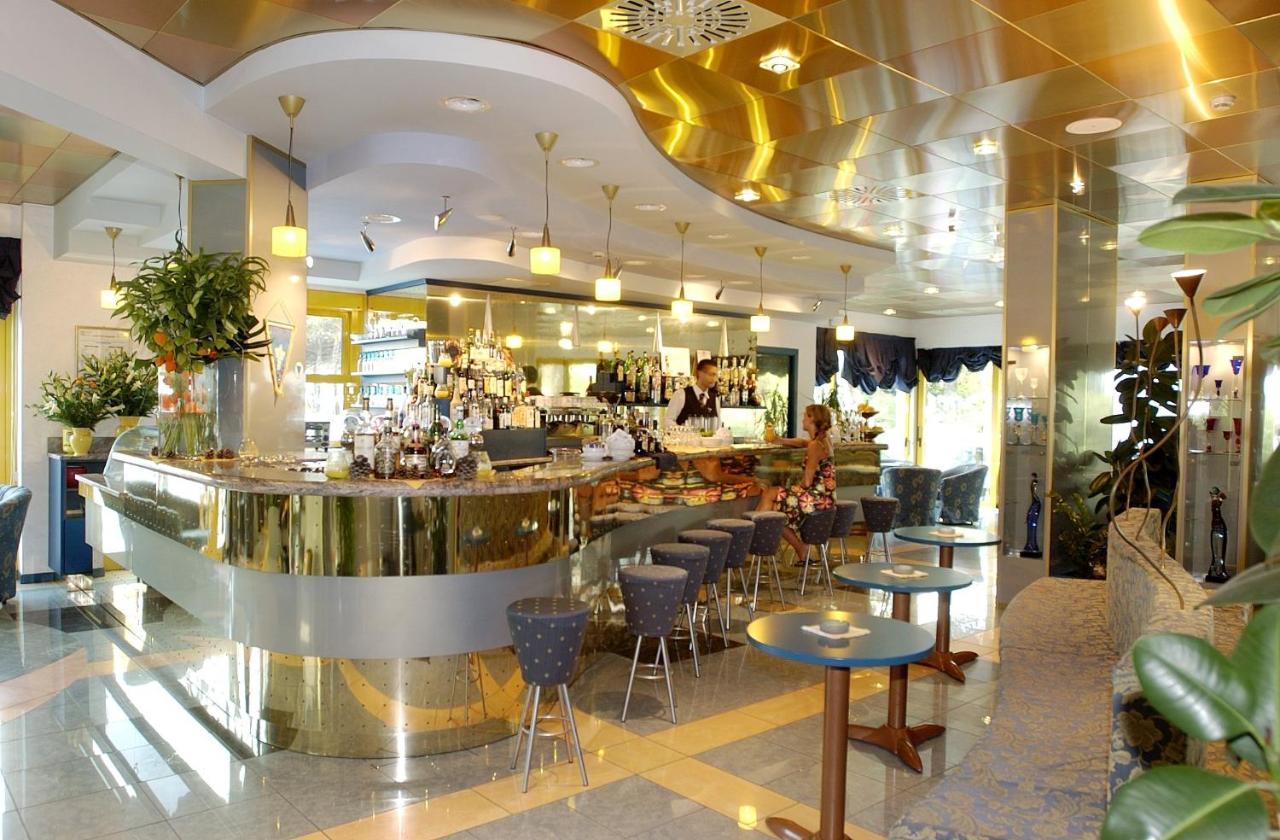 Hotel Luna Бибионе Экстерьер фото